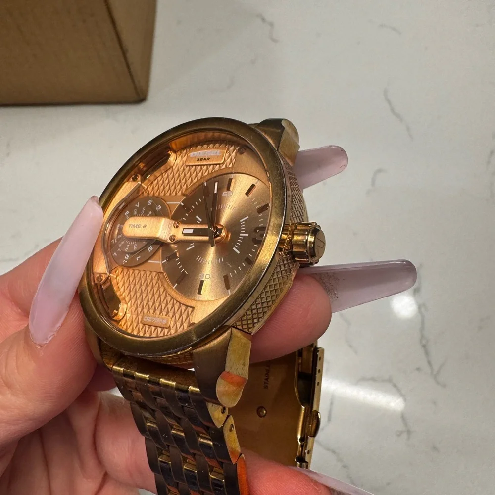 Diesel rose gold women’s watch ll - Picture 3 of 3
